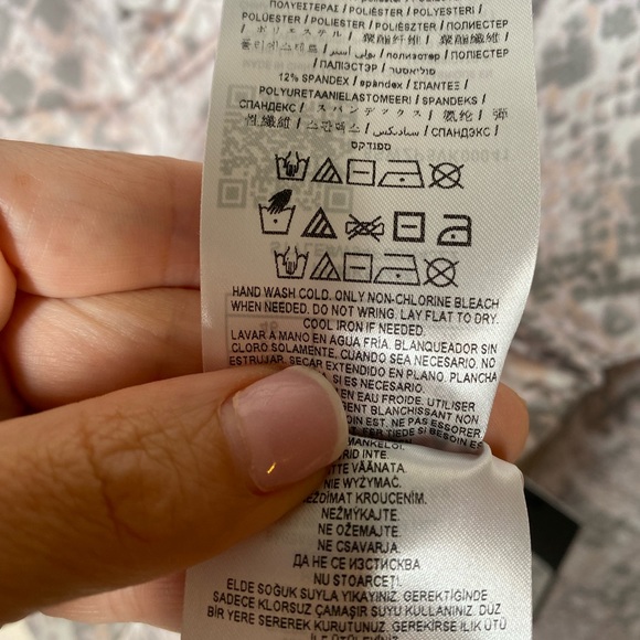 {NWT} Guess Snake Print Bodysuit XL Gray - Picture 12 of 14